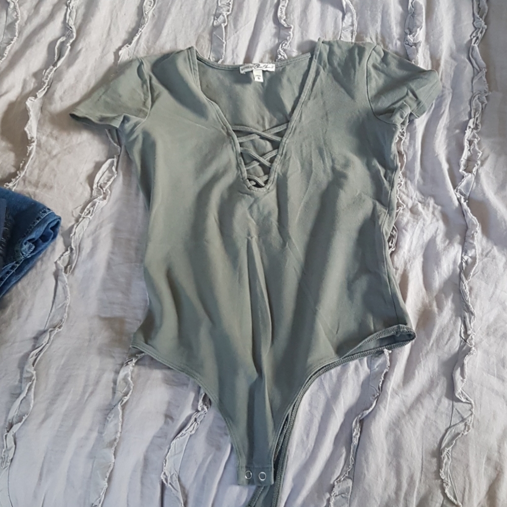 Express bodysuit short sleeve